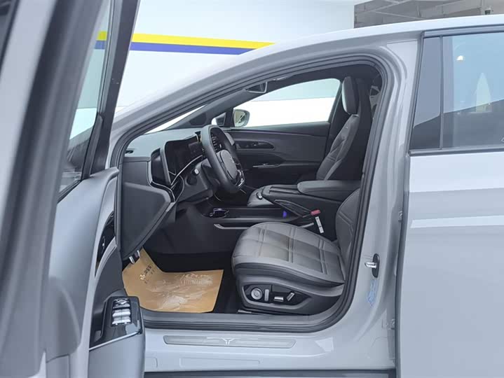 Фото 9 - Hongqi EH7