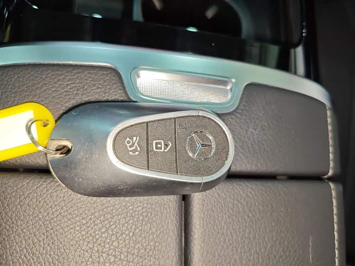 Фото 9 - Mercedes-Benz EQE