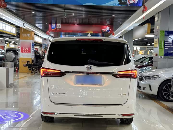 Фото 9 - Buick GL8 ES