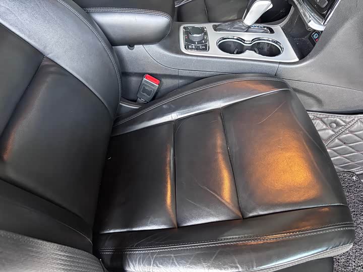 Фото 5 - Jeep Grand Cherokee