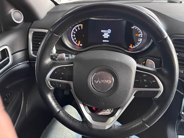 Фото 7 - Jeep Grand Cherokee