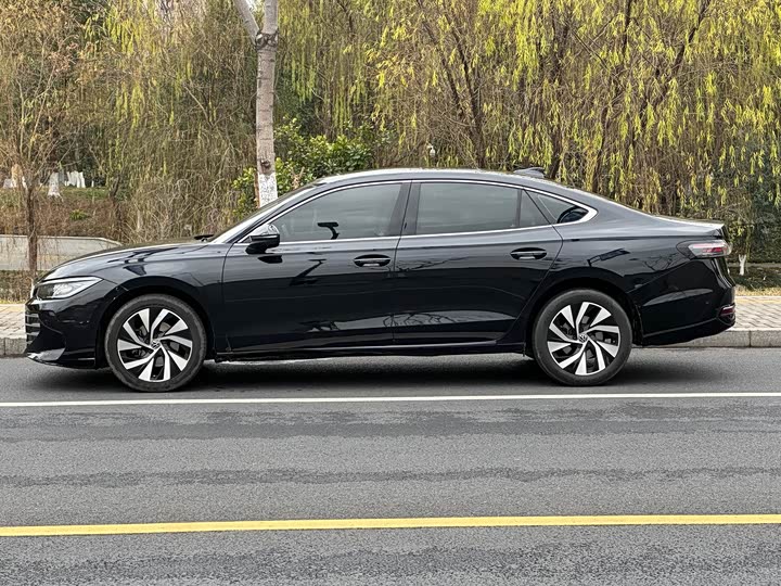 Фото 2 - Volkswagen Passat
