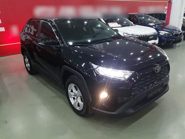 Фото 4 - Toyota RAV4