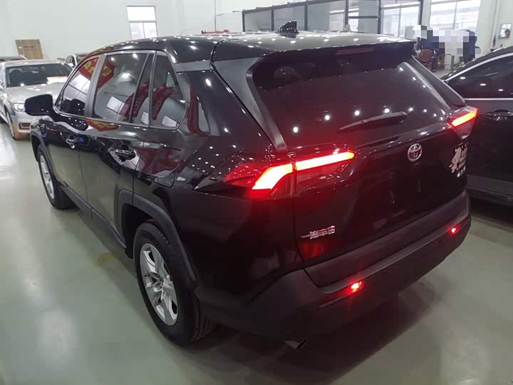 Фото 5 - Toyota RAV4