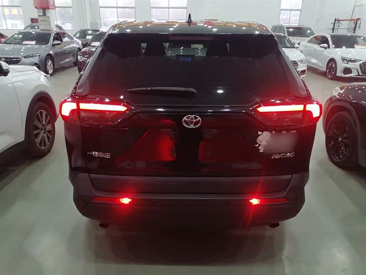 Фото 6 - Toyota RAV4