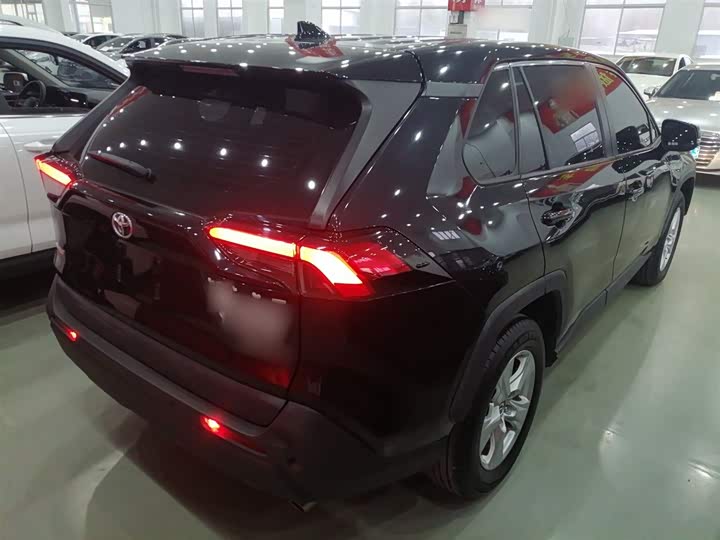 Фото 7 - Toyota RAV4