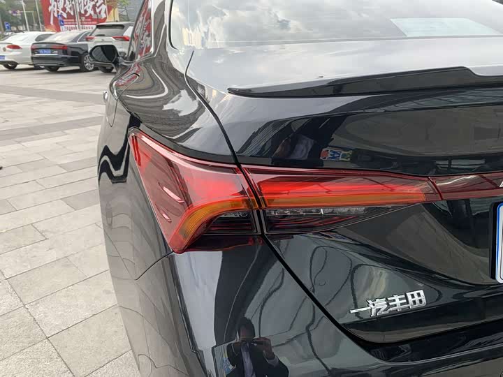 Фото 9 - Toyota Avalon