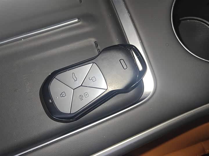 Фото 9 - XPeng G9