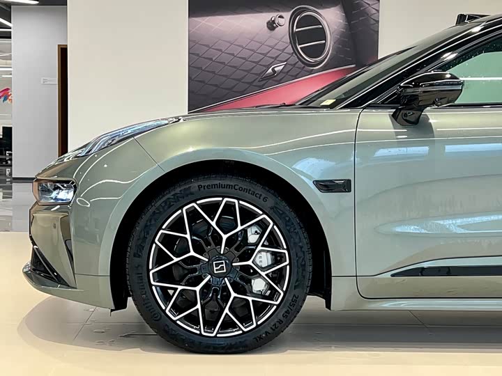 Фото 3 - Zeekr 001