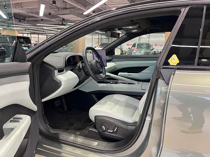 Фото 8 - Zeekr 001