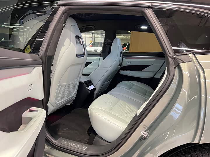 Фото 9 - Zeekr 001