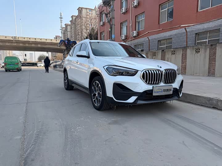 Фото 2 - BMW X1