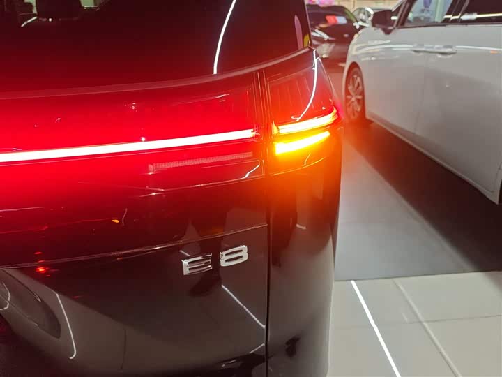 Фото 8 - GAC Trumpchi E8