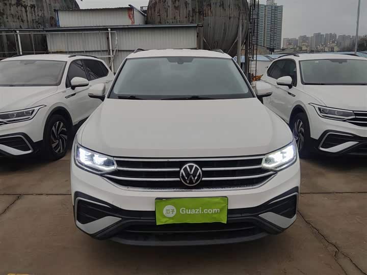 Фото 3 - Volkswagen Tiguan L Pro