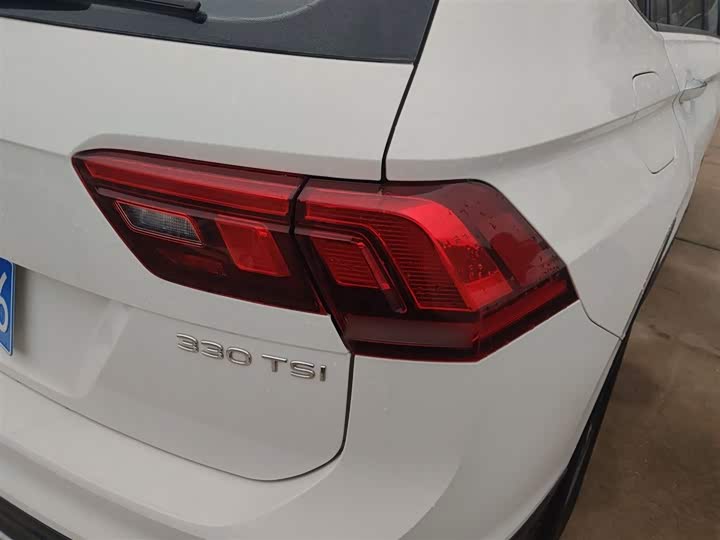 Фото 8 - Volkswagen Tiguan L Pro