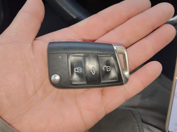 Фото 9 - Volkswagen Tiguan L Pro