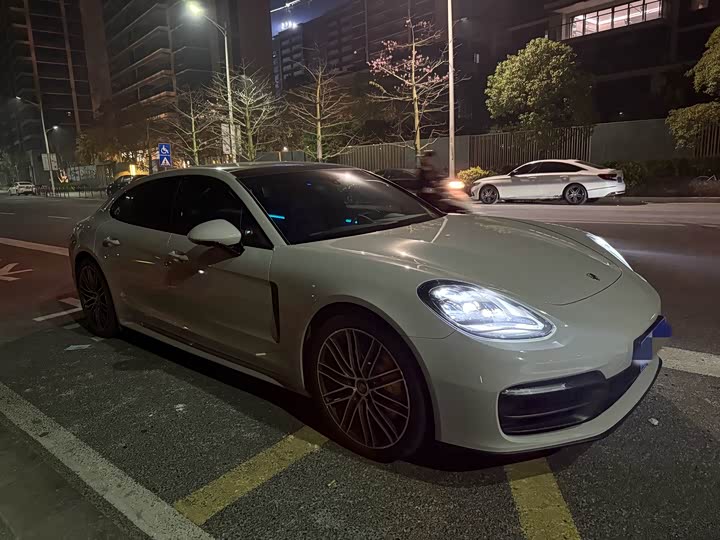 Фото 3 - Porsche Panamera