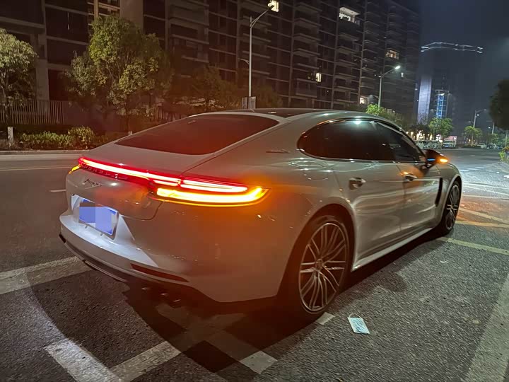 Фото 4 - Porsche Panamera