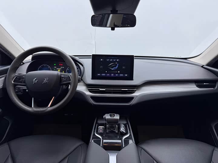 Фото 6 - Hongqi E-QM5