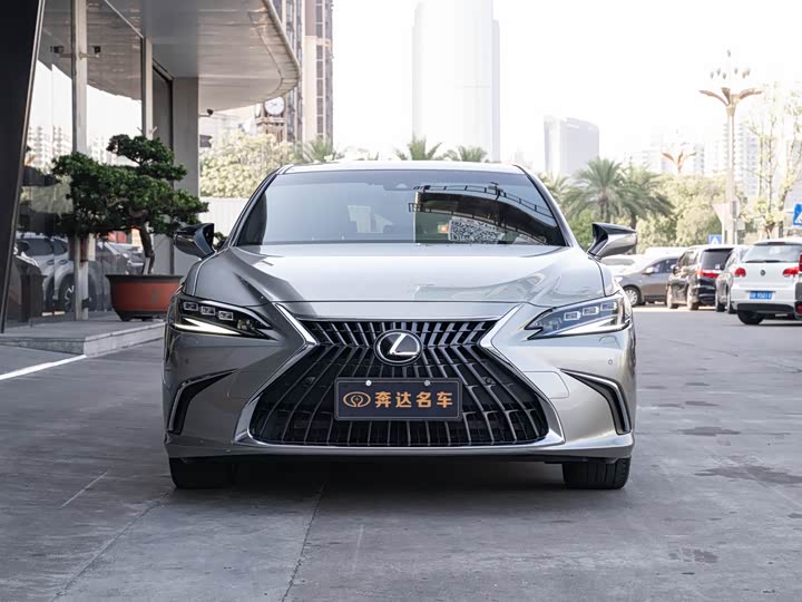 Фото 2 - Lexus ES