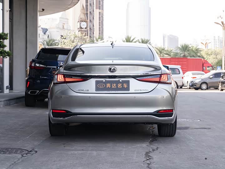 Фото 5 - Lexus ES