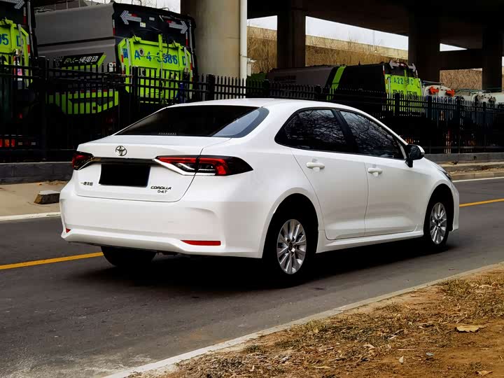 Фото 3 - Toyota Corolla