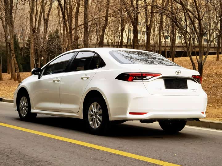 Фото 4 - Toyota Corolla