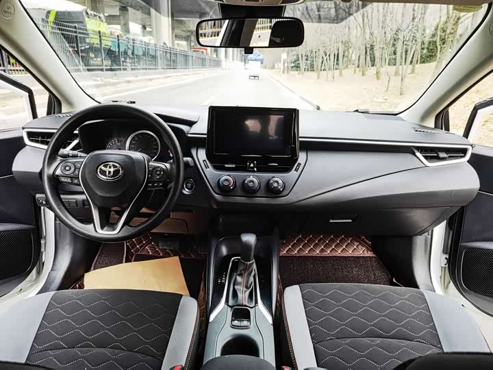 Фото 6 - Toyota Corolla