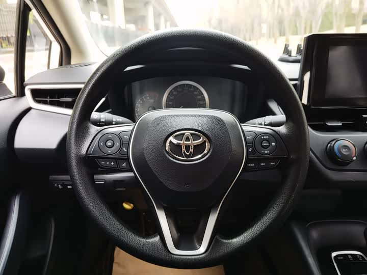 Фото 7 - Toyota Corolla