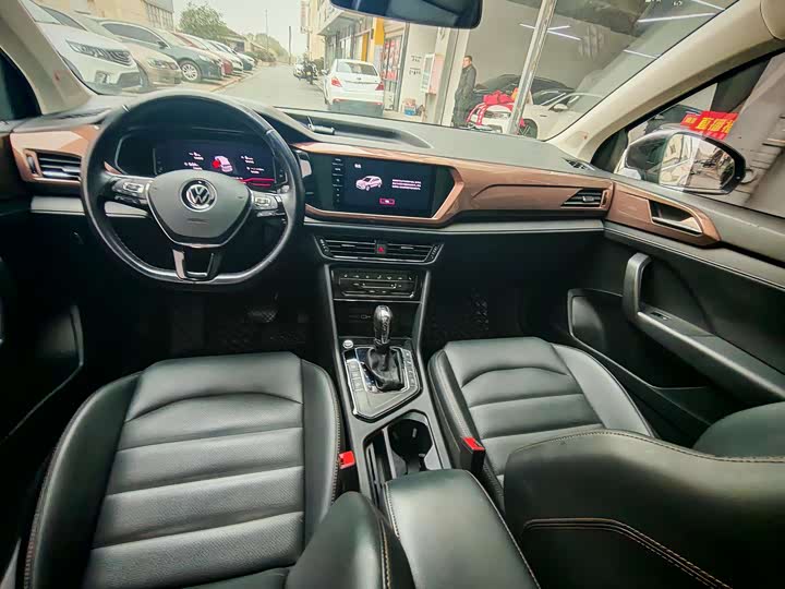 Фото 4 - Volkswagen Tharu