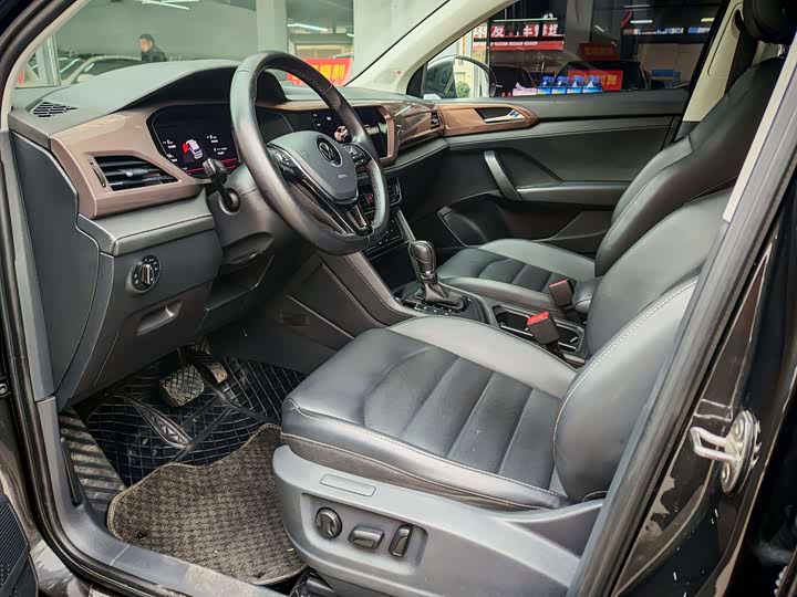 Фото 6 - Volkswagen Tharu