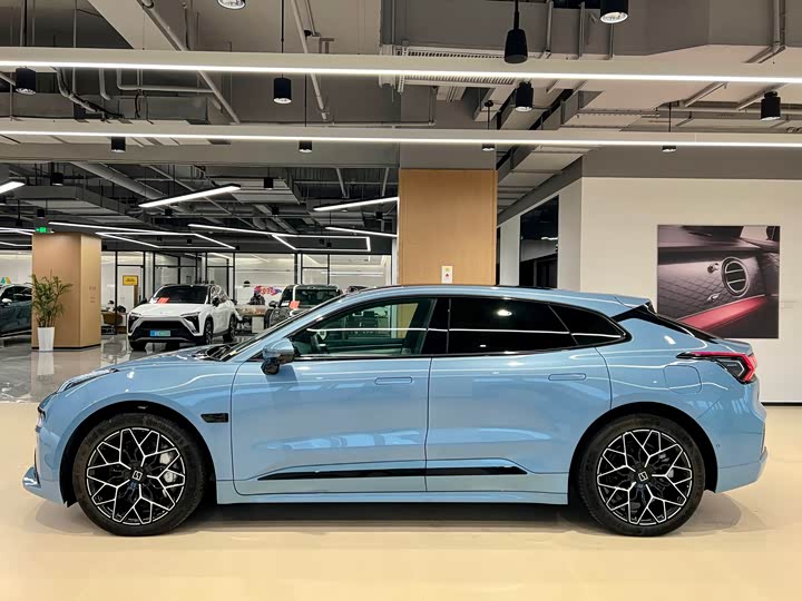 Фото 4 - Zeekr 001