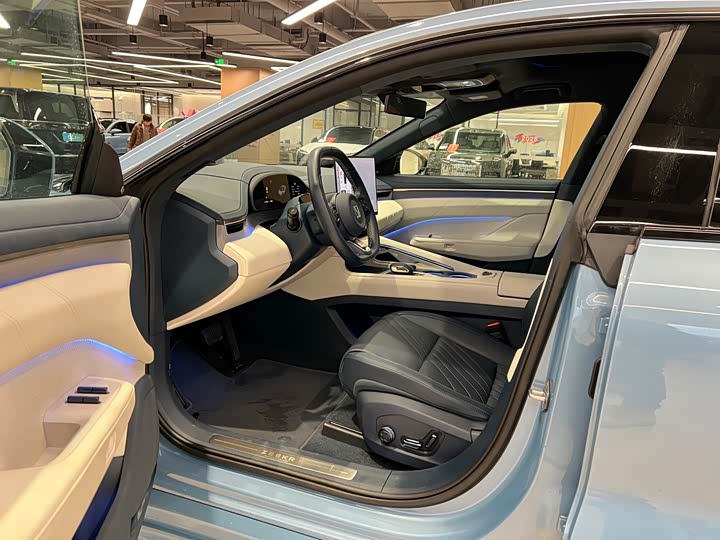 Фото 8 - Zeekr 001