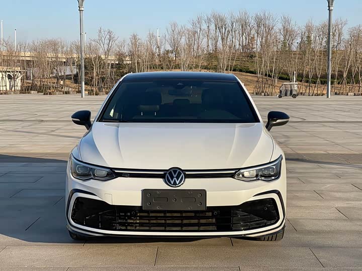 Фото 2 - Volkswagen Golf