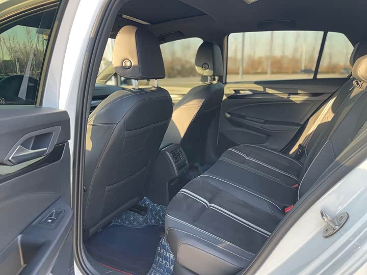 Фото 9 - Volkswagen Golf