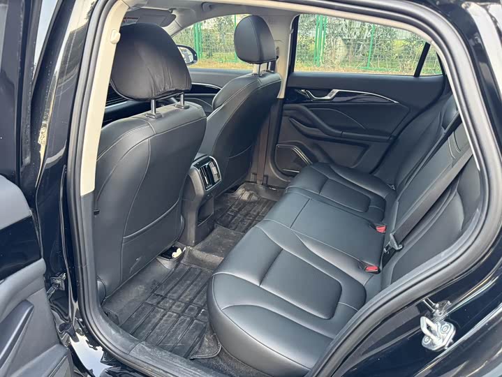 Фото 7 - Bestune B70