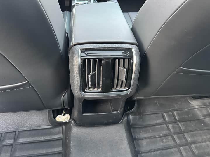 Фото 9 - Bestune B70