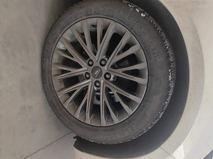 Фото 6 - Bestune B70