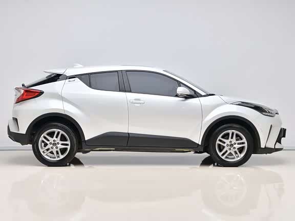 Фото 8 - Toyota C-HR