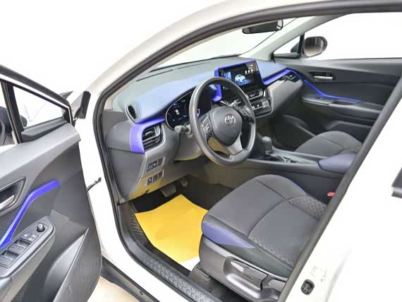 Фото 9 - Toyota C-HR