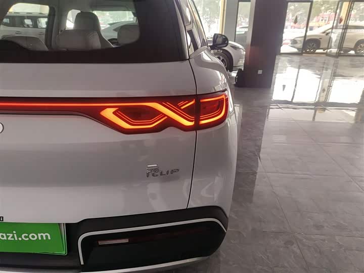 Фото 8 - BYD Yuan Up