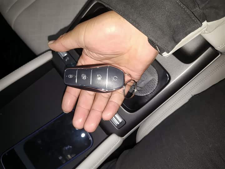 Фото 9 - BYD Yuan Up