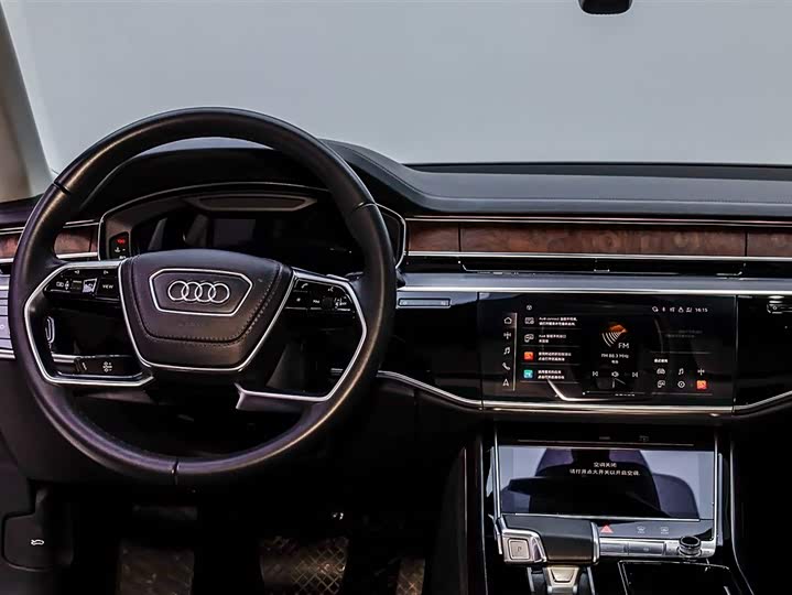 Фото 3 - Audi A8