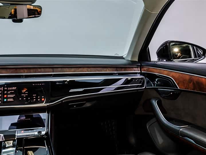 Фото 4 - Audi A8