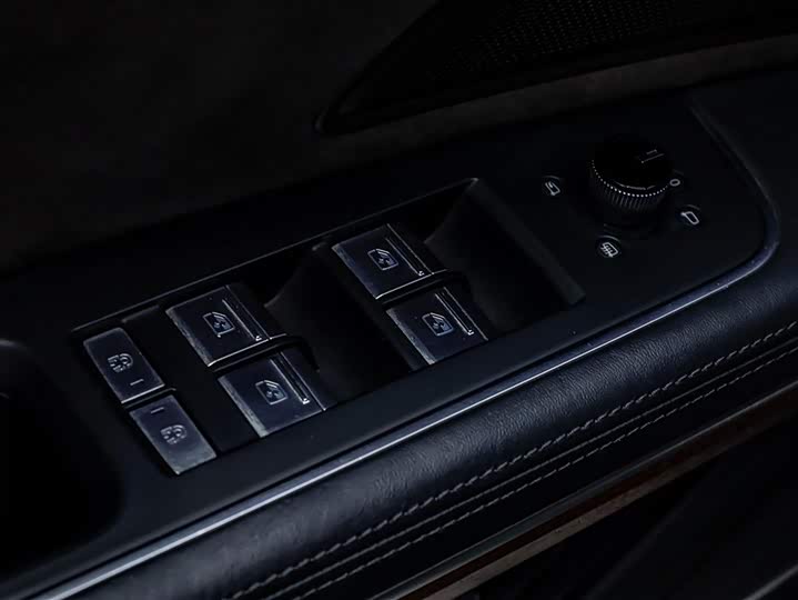 Фото 7 - Audi A8