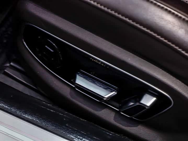 Фото 8 - Audi A8