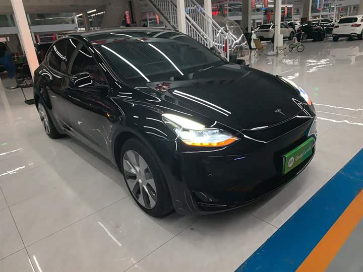 Фото 4 - Tesla Model Y