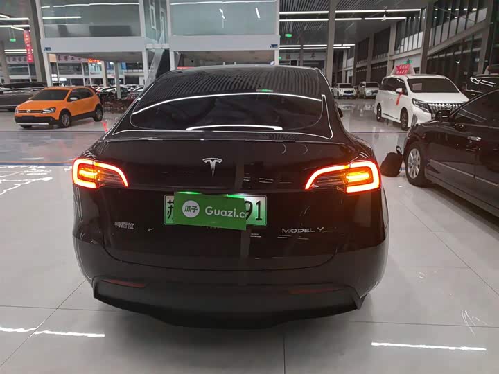 Фото 6 - Tesla Model Y