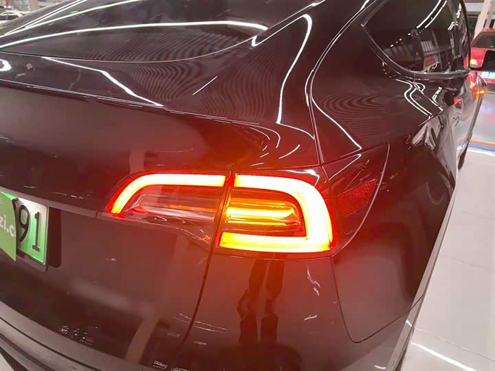 Фото 8 - Tesla Model Y