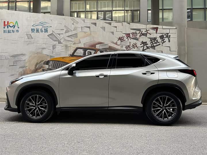 Фото 3 - Lexus NX